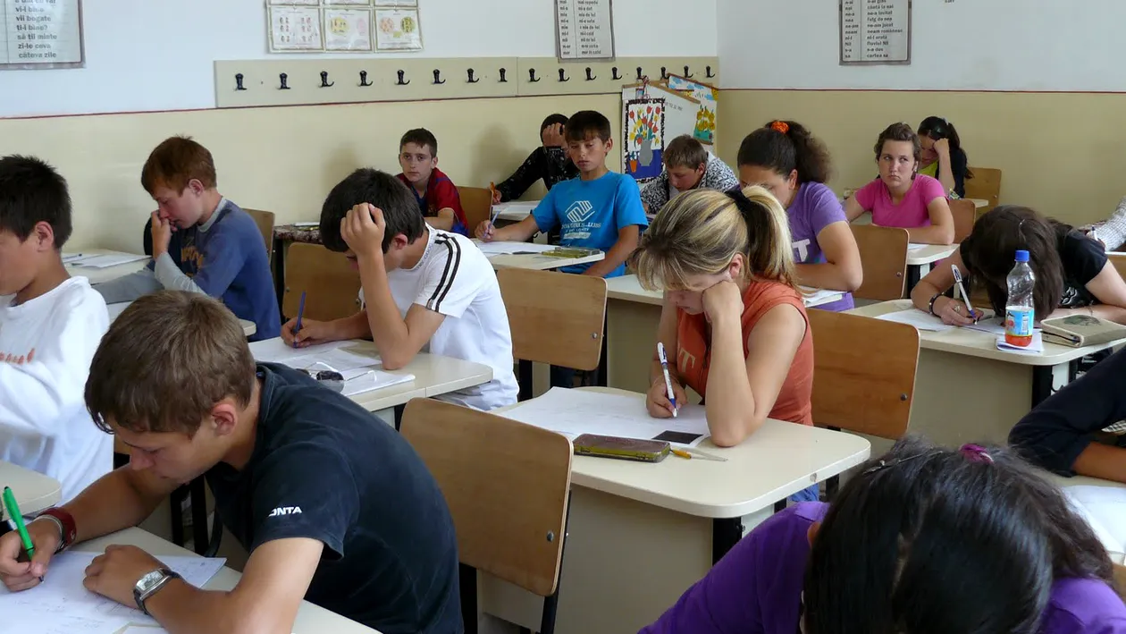 Perchezitii la o scoala din Tirgu Jiu! Exista suspiciuni de frauda la examenul de evaluare nationala
