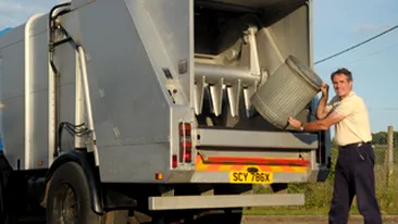 Se plimba prin Europa pentru a fi gunoier voluntar