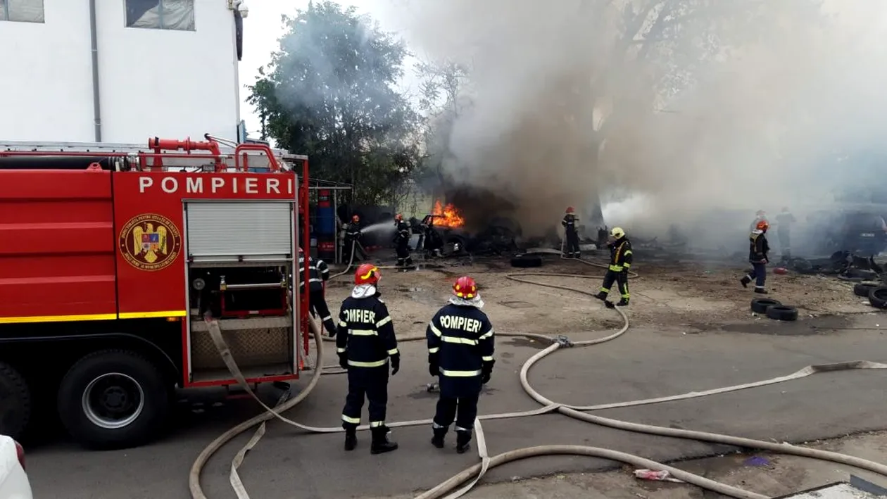 Incendiu de proporții în Capitală, la un depozit de anvelope