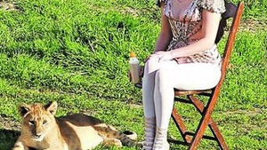 Reese Witherspoon a imblanzit doi pui de leu