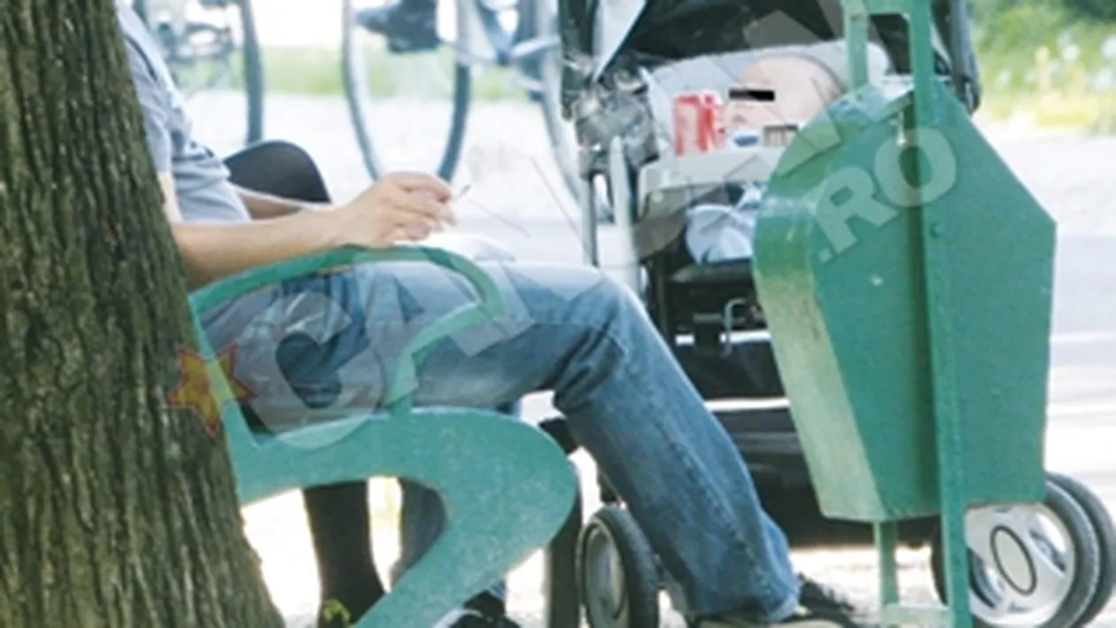 Viziru a iesit la o tigara cu bebelusul