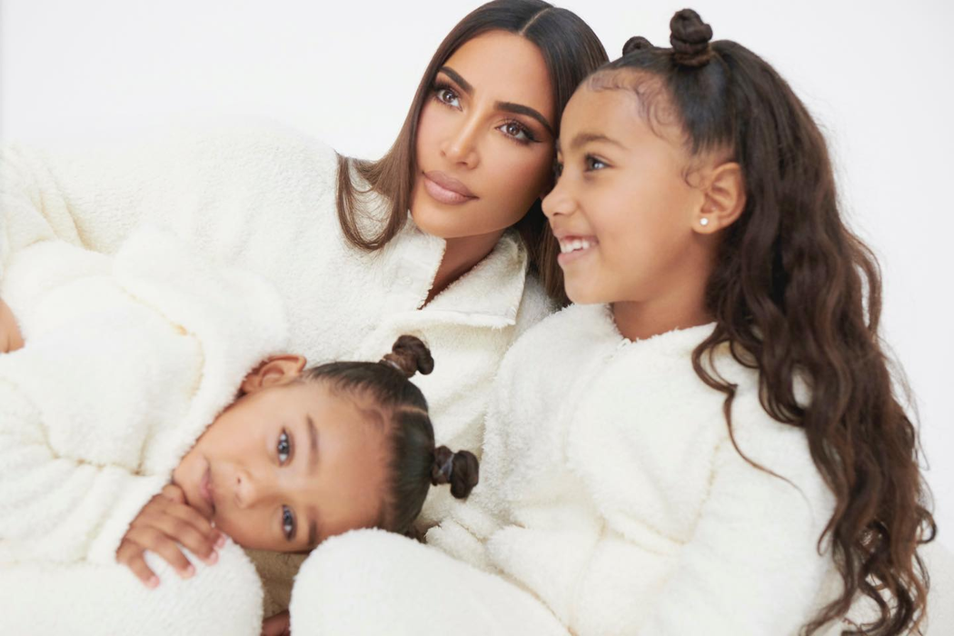Kim Kardashian a primit o lovitură cruntă din partea lui Kanye West: “Înainte să solicite divorțul, el și-a schimbat numărul”. Decizia incredibilă luată de rapper