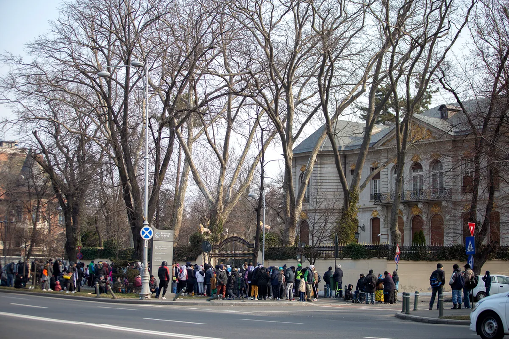 „Palatul” lui Gigi Becali luat cu asalt /Foto: CANCAN.RO