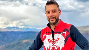 VIDEO | Alec Dumitrescu, unul dintre cei mai buni piloți enduro, a trecut prin clipe de groază! A fost atacat de un urs în pădure