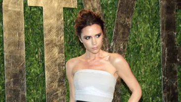 Vezi motivul pentru care Victoria Beckham nu zambeste in poze!