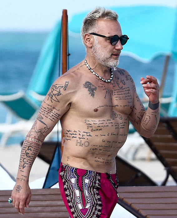 Gianluca Vacchi are la cei 50 de ani ai săi o siluetă aparte