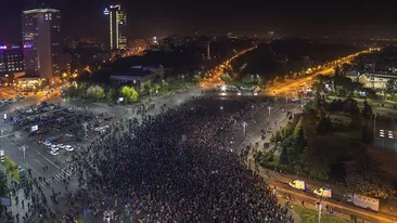 Romanii nu se lasa. A cincea seara de proteste la Universitate
