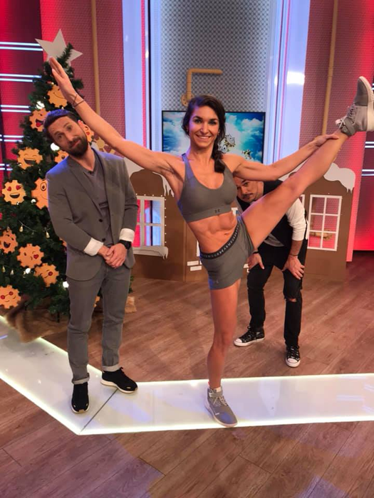 Dani Oțil, vrei să o faci geloasă pe iubita ta?! Poziția sexy în care a fost surprins prezentatorul alături de o antrenoare de fitness HOT