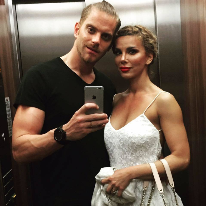 Alina Laufer e o vedetă mondenă în toată regula. Soţul ei a ajuns secretar de stat.