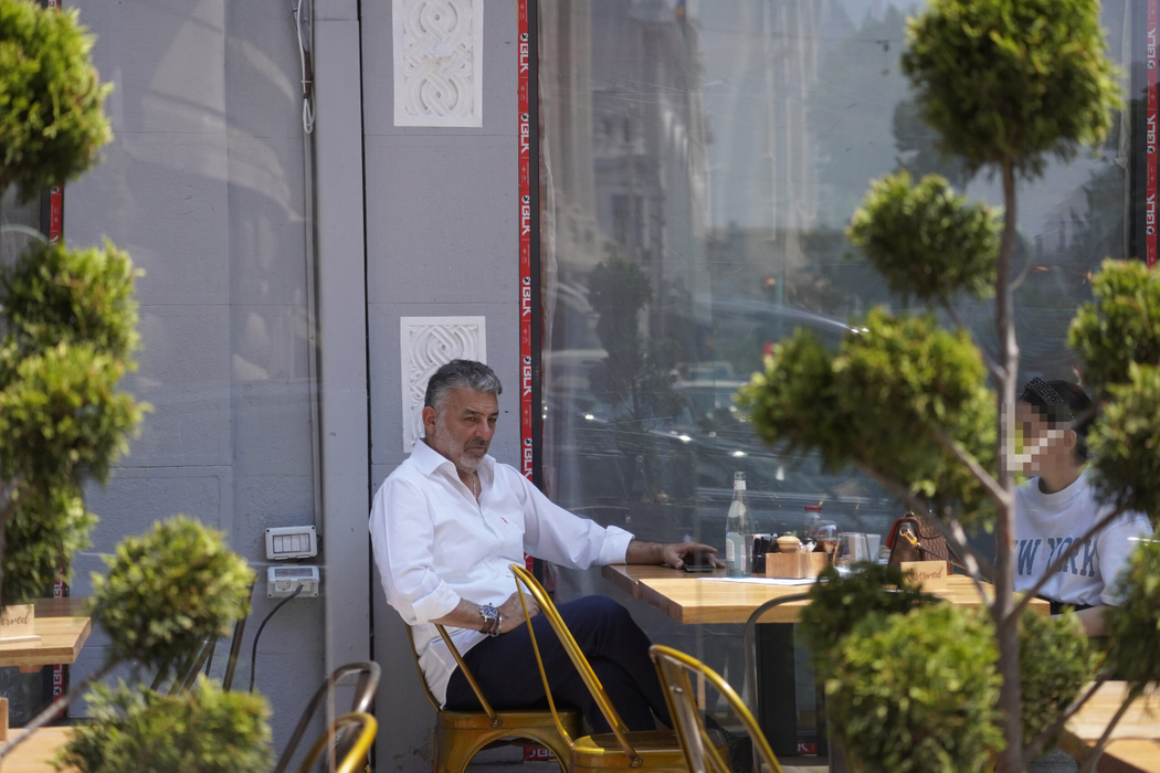 Joseph Hadad știe să îmbine utilul cu plăcutul (Sursa: CANCAN.RO)