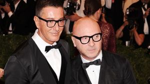 SOC in lumea modei! Creatorii Domenico Dolce si Stefano Gabbana, condamnati la un an si opt luni de inchisoare
