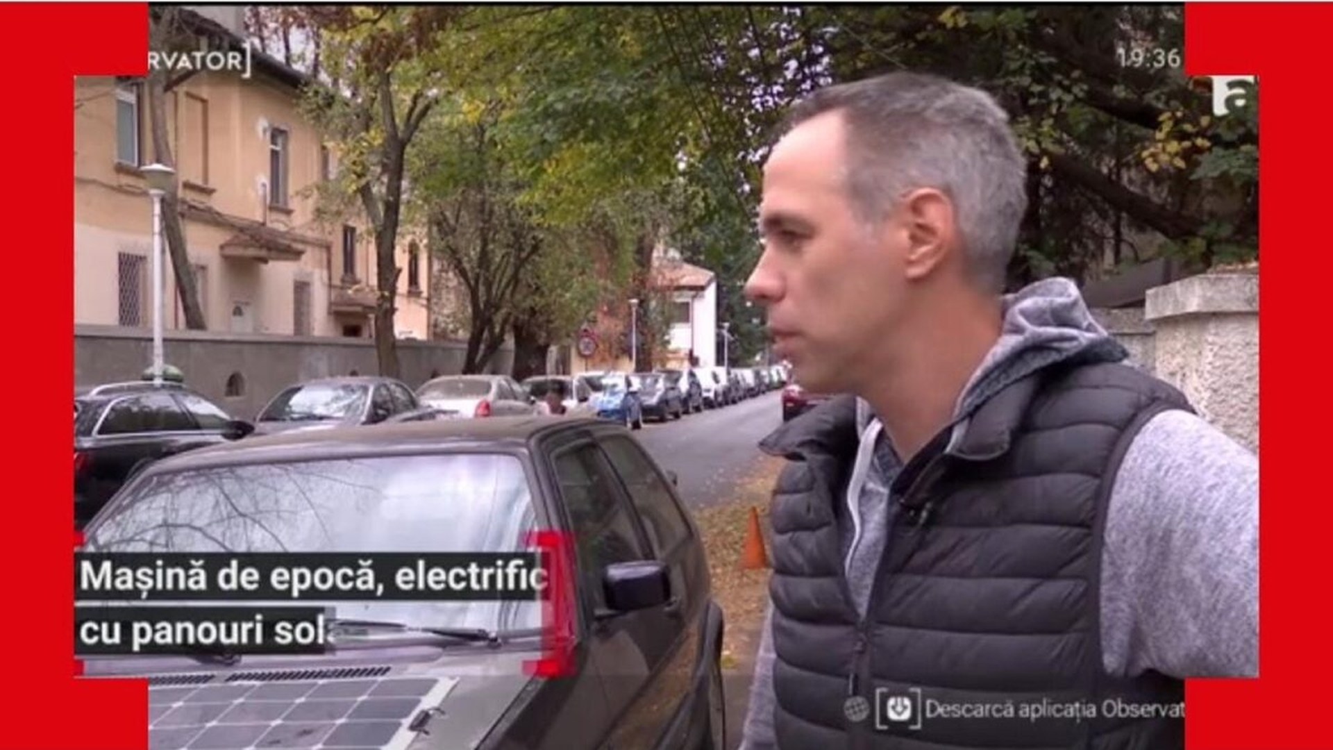 Din mașină de epocă, în atracția șoselelor. Un bucureștean și-a montat panou solar pe capota unui Golf vechi de 30 de ani. FOTO