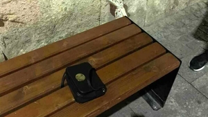 Ce a făcut o studentă din Cluj-Napoca, după ce a găsit o poșetă pe o bancă. Nu s-a dus la Poliție, așa cum prevede legea