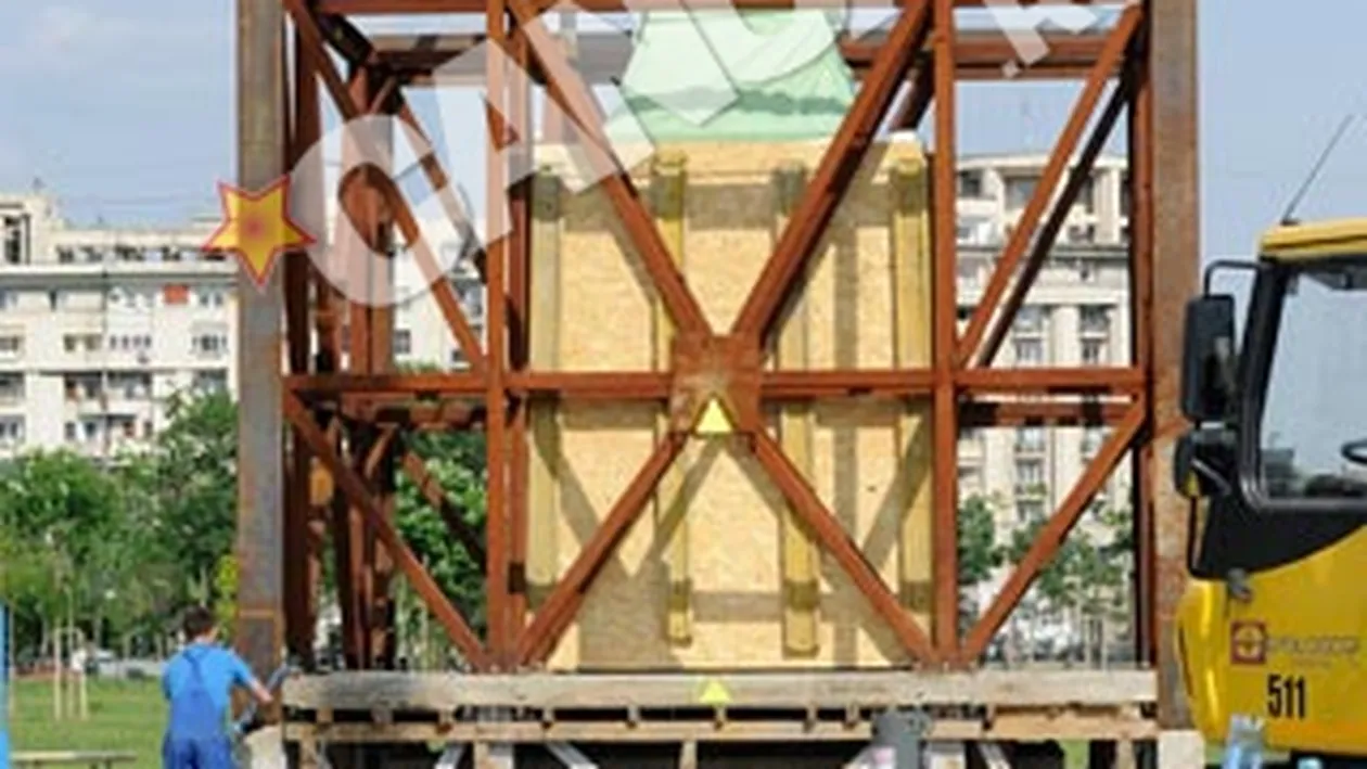 Se muta statuile inapoi la Piata Universitatii