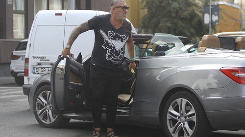 A apărut cu decapotabila prin oraş şi… imagini fabuloase cu cel mai... ”pericoloso mafioso” al României!