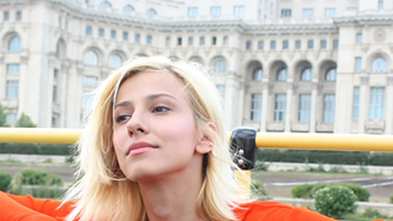 Ce-i mai place in autobuzul turistic! Dana Rogoz a facut iar turul Capitalei