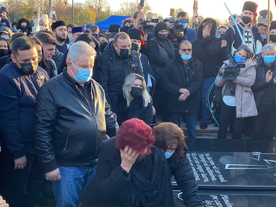 Sora lui Petrică Mâţu Stoian a cedat la înmormântare. Ce a făcut când sicriul a fost coborât în groapă