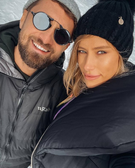 Fotografia care a incendiat Instagramul! Ce au putut face Dani Oțil și iubita lui pe plajă în Maldive! Mircea Badea nu a mai rezistat