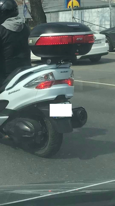 FOTO. Incident în București între o șoferiță și un motociclist, în plină pandemie de coronavirus. “M-a umplut de scuipați pe față, pe haine!” Reacția poliției