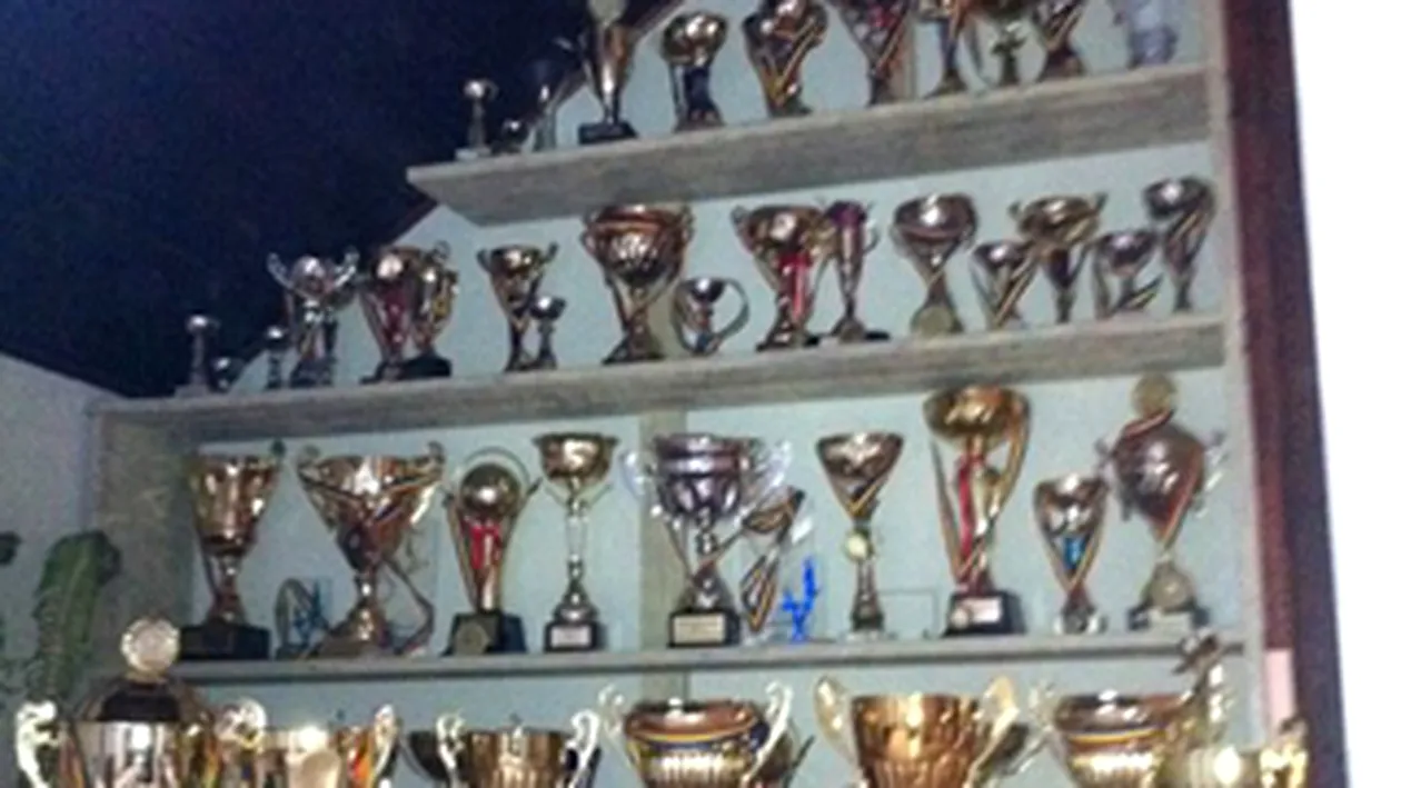 Andreea Popescu se lauda pe Facebook cu trofeele iubitului!