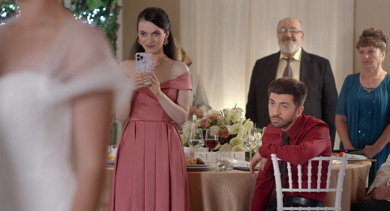 CANCAN.RO vă prezintă, în premieră, imagini din filmul "Nuntă pe bani", al lui Mircea Bravo, ce se va lansa în data de 10 octombrie la cinema (Sursa Foto: Bravo Films)