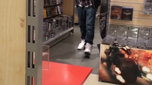 CRBL nu renunta la hainele de scena nici cand isi scoate sotia in oras! Vezi aici cu cine s-a intalnit artisul in mall!