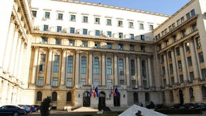 Protest în fața MAI. S-au adunat aproximativ 100 de persoane: "Poliția este complice în afacerile de trafic de ființe umane"