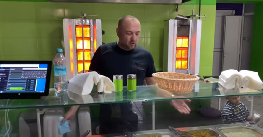 Leo de la Strehaia a dat faliment cu shaormeria din Pitești
