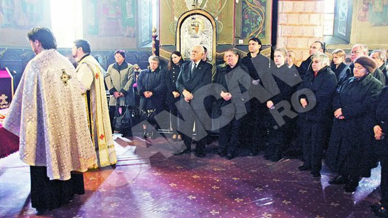 Un an de la moartea poetului! Paunescu a fost comemorat de toata familia