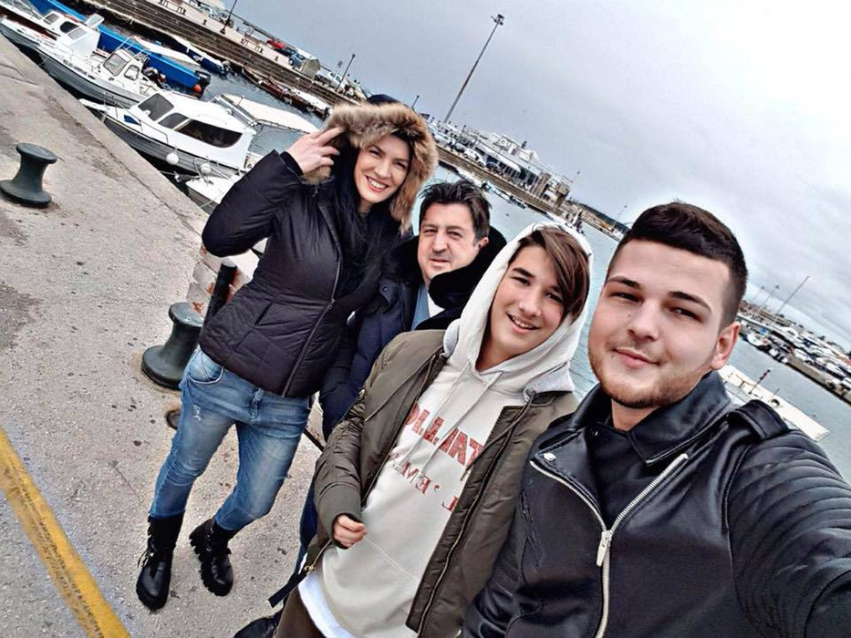 A evitat un accident violent în ultima clipă. Un prezentator de la noi: „Am fost la un pas de moarte, într-o curbă în munţi unde era să…”
