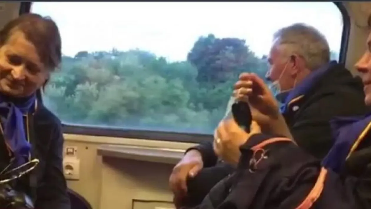 Alertă de infectare cu COVID-19, într-un tren CFR! Pasagerii au stat înghesuiți și nu s-au respectat normele de distanțare