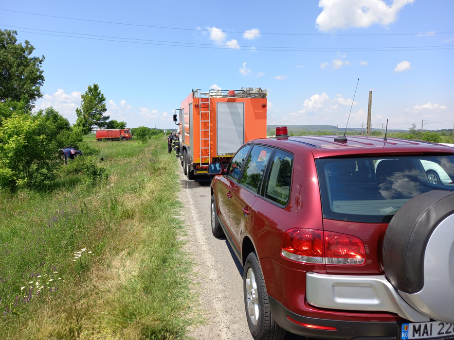 Dubă a jandarmeriei, implicată într-un accident grav pe DN6. Șoferul vinovat a făcut infarct la volan