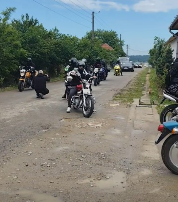Alex, tânărul mort din Beiuș, a fost înmormântat. Cine a apărut să-l conducă pe ultimul drum