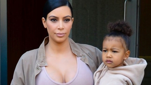 Asa mama, asa fiica. Afla de ce n-o lasa fetita pe Kim Kardashian sa se odihneasca!