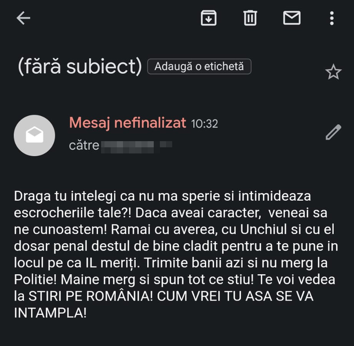 Între Denisia și falsul CEO al băncii au existat multe discuții pe mail