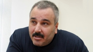 Transformarea incredibila a temutului Sile Camataru! In loc de lei, hraneste lebede si face filosofie pe marginea piscinei!
