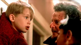 Actorul din „Singur acasă”, Macaulay Culkin, arată demențial înainte de Crăciun! Revenire spectaculoasă după anii de luptă cu dependența