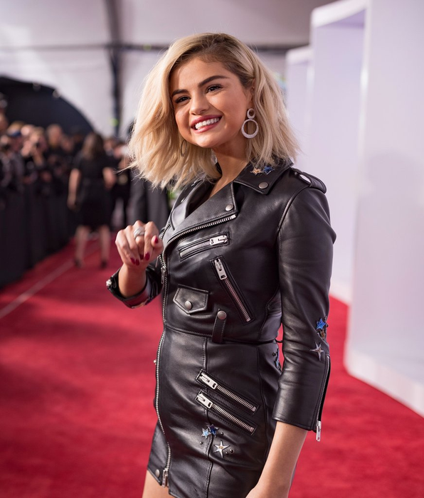 Selena Gomez s-a ras în cap! Fotografia care i-a lăsat fără cuvinte pe fani