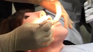 VIDEO Pentru a-i ajuta pe studentii la stomatologie, japonezii au inventat robotul care sangereaza si saliveaza