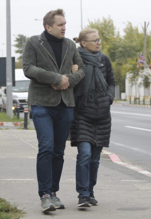 Aleksandras Cesnavicius și soția lui au înfruntat frigul și și-au văzut de plimbare / Sursă foto: CANCAN.RO