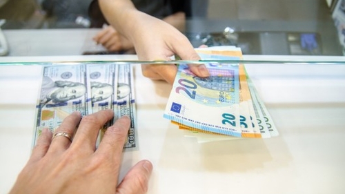 Curs valutar șoc 1 octombrie 2019. Surpriză uriașă: Câți lei costă 1 euro în prima zi din această lună