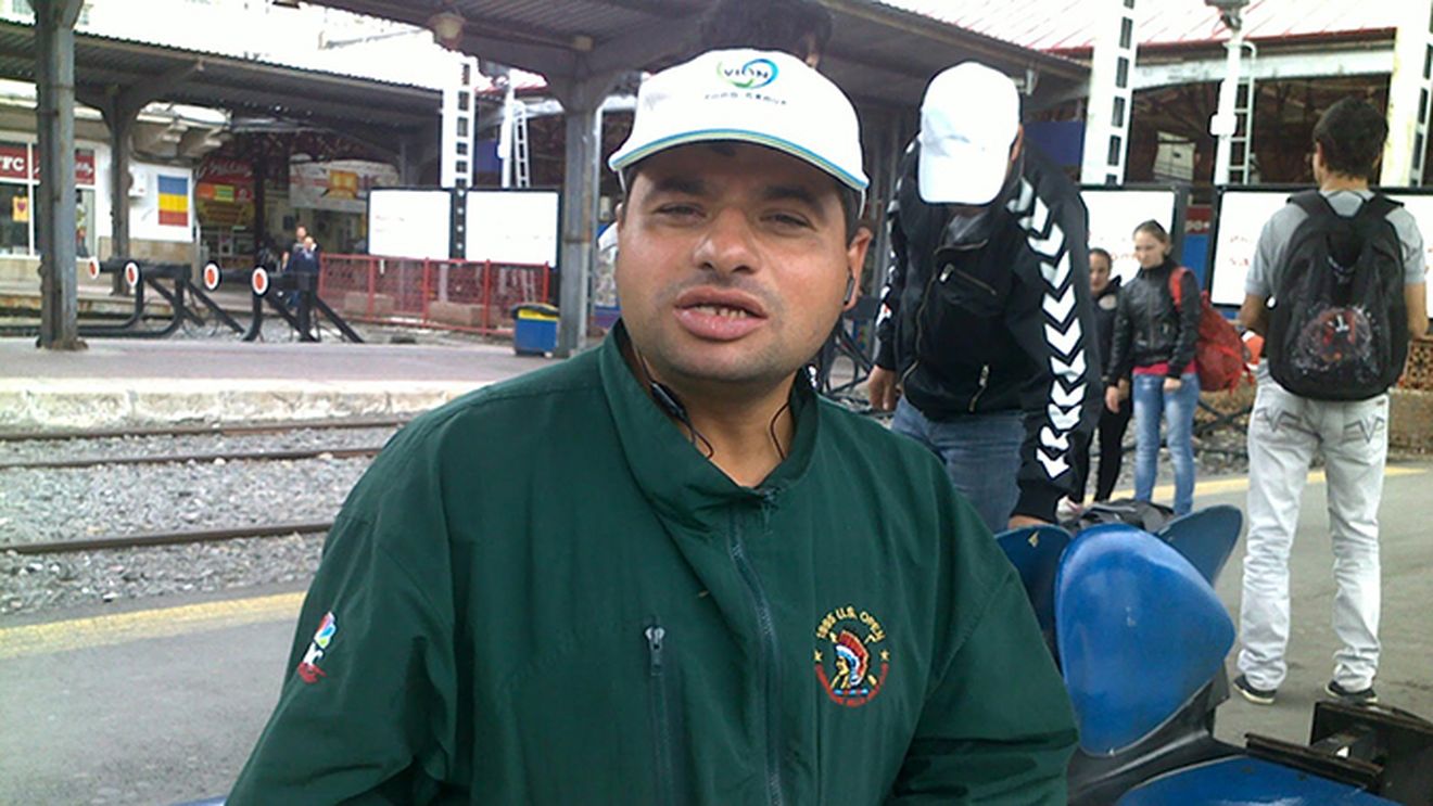 TUDOREL POPA a dat lovitura! S-a fotografiat în braţele a două femei celebre şi a "scăpat" pozele pe net! Fanii au înroşit butonul de like