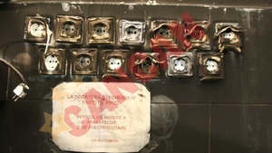 FOTO Angajatii de la Maternitatea Giulesti stiau ca instalatia electrica are probleme! Vezi aici ce afis era lipit pe pereti!