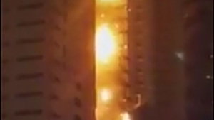 VIDEO -  Incendiu spectaculos într-un zgârie-nori din Emiratele Arabe Unite 