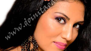 Doinita Oancea isi schimba meseria? Uite ce make-up artist bun este!
