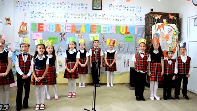 Părinţi revoltaţi, după ce o mamă a spus cât costă serbarea fiicei sale la clasa I. „Suntem noi căzuți în cap de zgârciți sau...?”