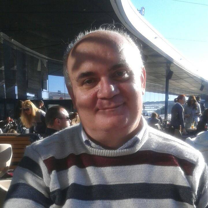 Profesorul Dan Păcurariu susține că este homosexual