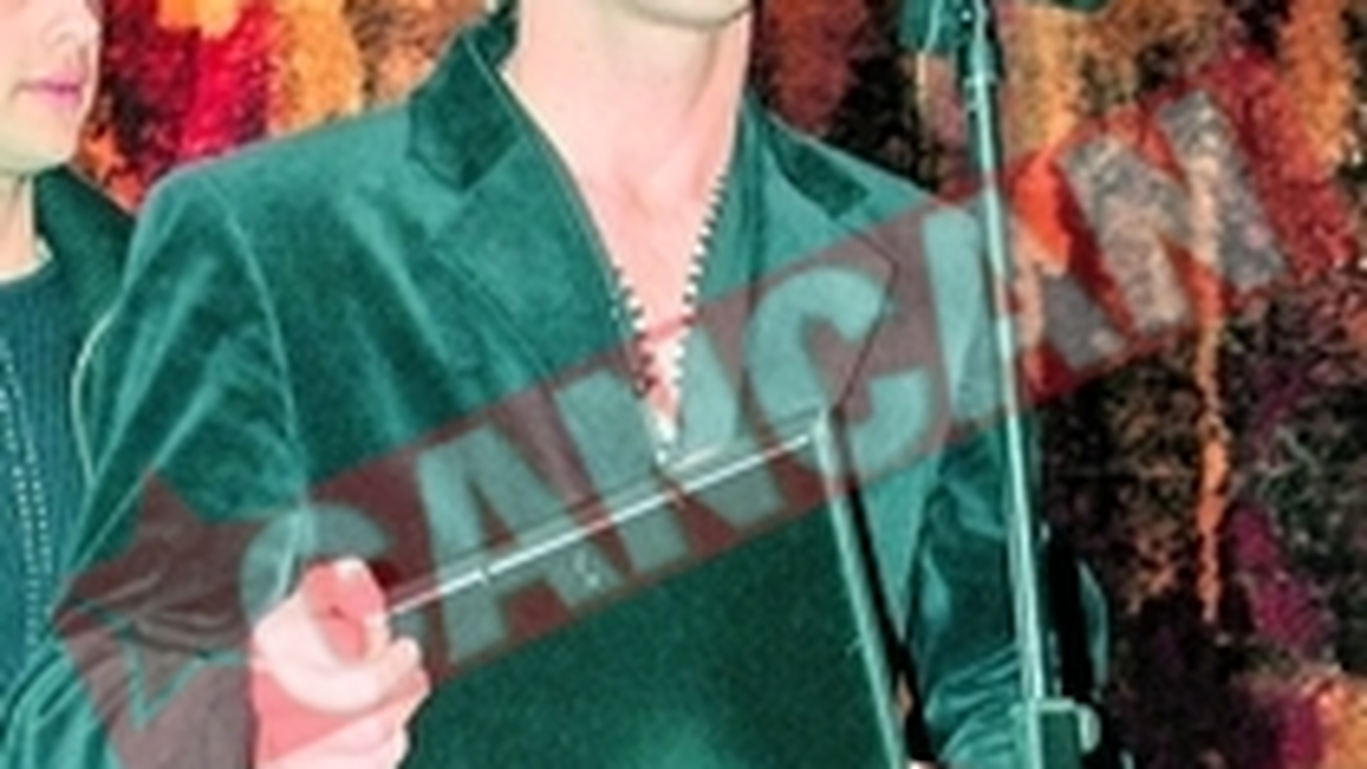 Adi de la Akcent a primit nota doi la pat