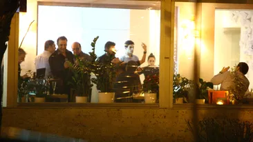 Leta Ilie stie sa faca afaceri! Le danseaza greceste clientilor din restaurantul ei si socializeaza cu acestia!