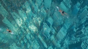 Ai visat mereu sa inoti deasupra New York-ului? Acum ai ocazia sa o faci in Mumbai, India! Vezi cum arata cea mai tare piscina facuta vreodata